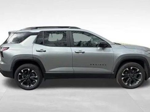 Used 2025 Chevrolet Equinox RS image 2