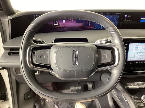Used 2025 Lincoln Nautilus Reserve AWD/4WD image 19