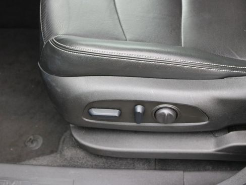 Used 2024 GMC Terrain SLT image 14