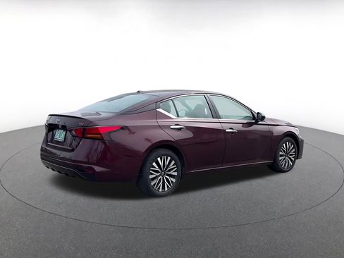 Used 2024 Nissan Altima 2.5 SV image 14