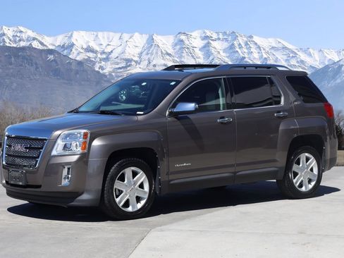 Used 2010 GMC Terrain SLT FWD image 2