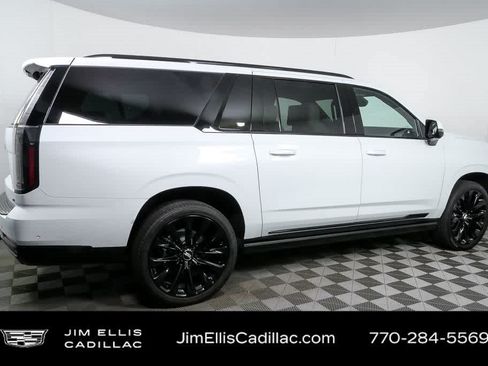 Used 2026 Cadillac Escalade ESV Platinum Sport w/ LPO, ONYX Package AWD/4WD image 24