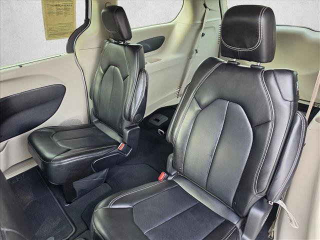 Used 2024 Chrysler Pacifica Touring-L FWD image 20