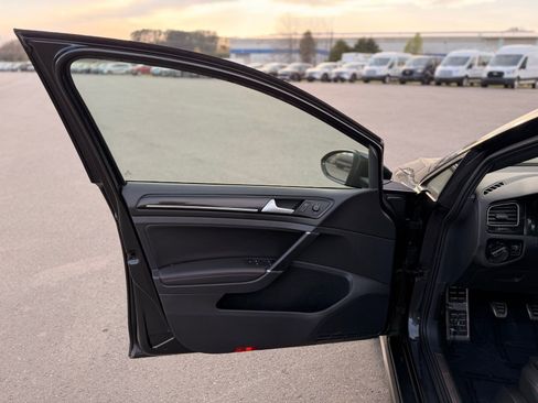 Used 2016 Volkswagen GTI SE w/ Driver Assistance Package image 10