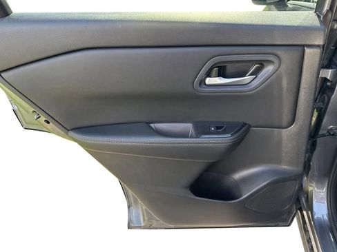 Used 2024 Nissan Rogue SV image 27