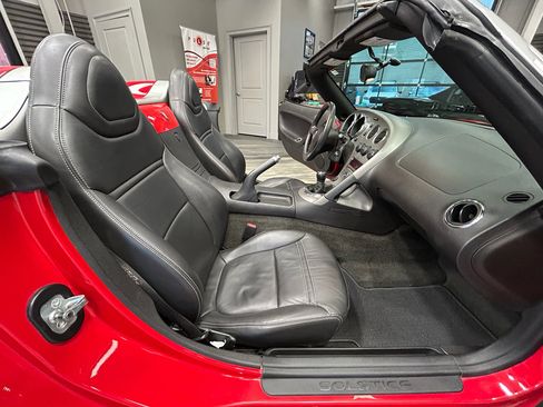 Used 2006 Pontiac Solstice Convertible w/ Premium Package RWD image 32