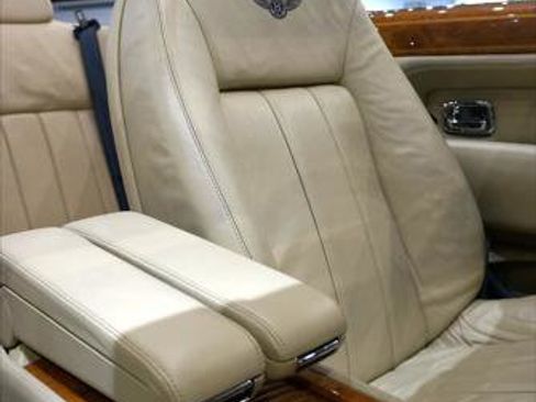 Used 2007 Bentley Azure image 15