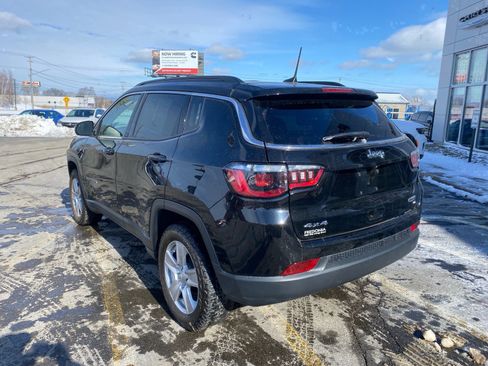 Used 2022 Jeep Compass Latitude image 3