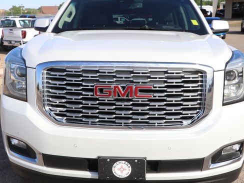 Used 2019 GMC Yukon Denali w/ Denali Ultimate Package AWD/4WD image 2