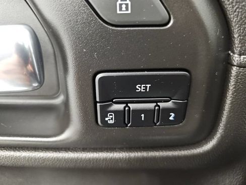Used 2020 Chevrolet Silverado 1500 LTZ AWD/4WD image 13