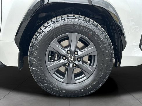 Used 2026 Lexus LX 700h Overtrail AWD/4WD image 7