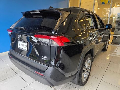 Used 2022 Toyota RAV4 XLE Premium AWD/4WD image 6