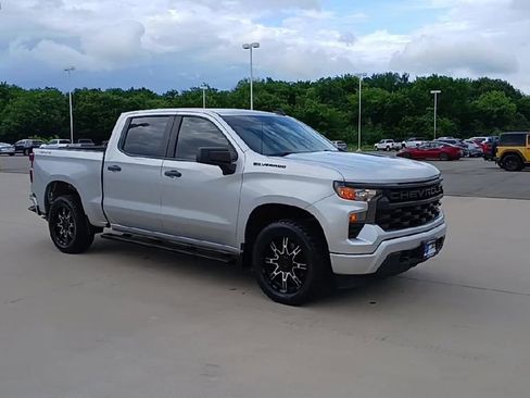 Used 2022 Chevrolet Silverado 1500 Custom AWD/4WD image 2