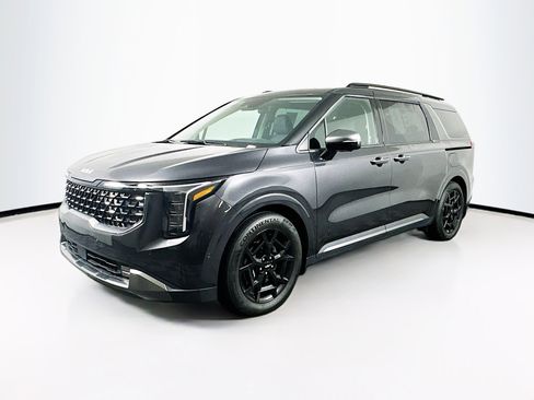 Used 2025 Kia Carnival SX Prestige image 3