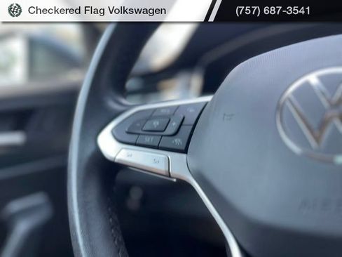 Used 2025 Volkswagen Jetta SE FWD image 33