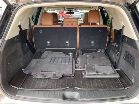 Certified 2023 Nissan Pathfinder Platinum w/ Cargo Package AWD/4WD image 10