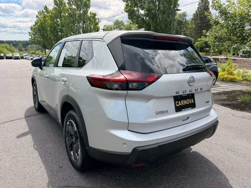 Used 2025 Nissan Rogue SV AWD/4WD image 4