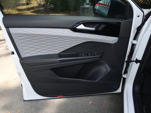 Used 2024 Volkswagen Taos S image 9