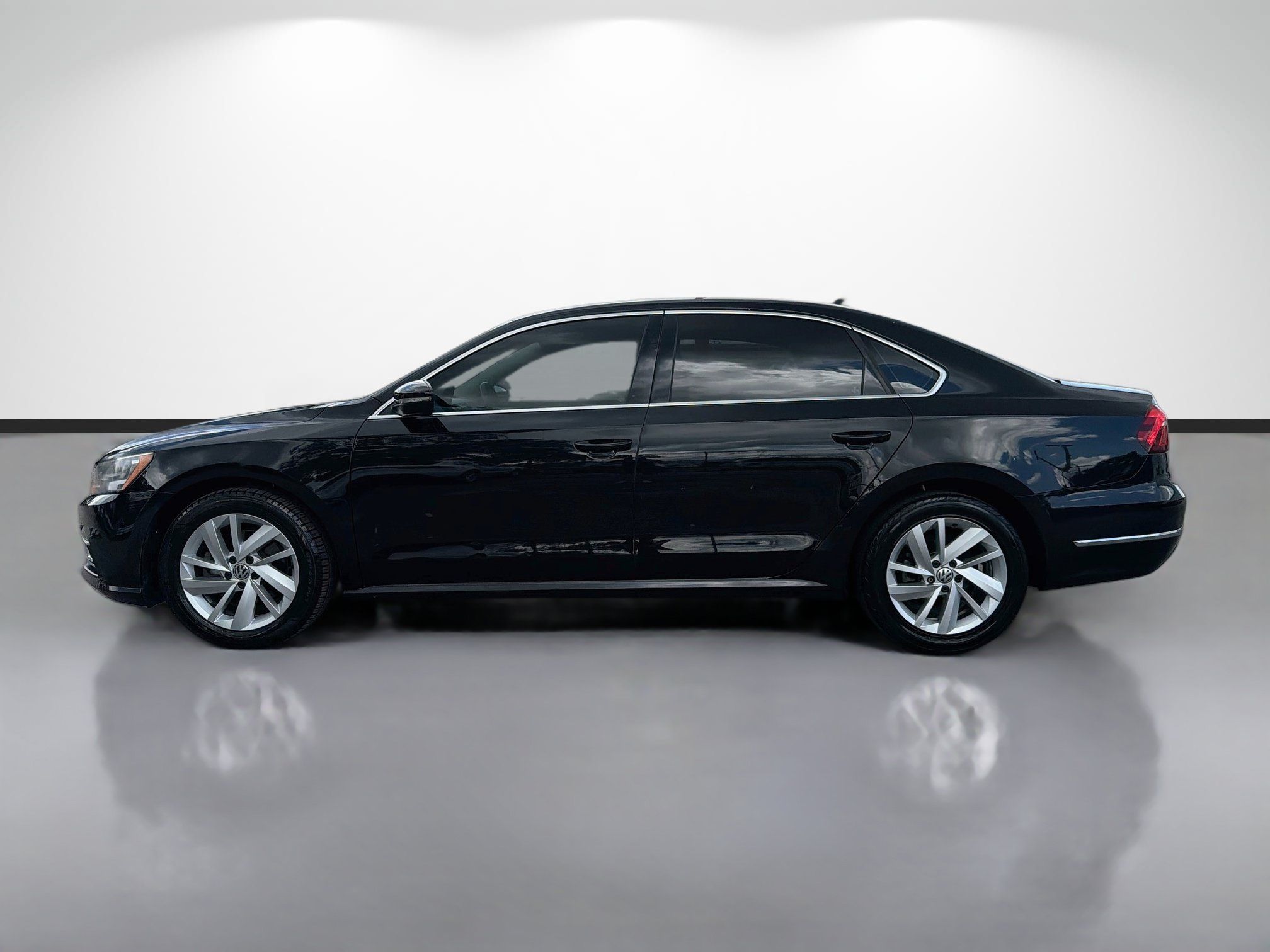 Used 2018 Volkswagen Passat 2.0T SE FWD image 6