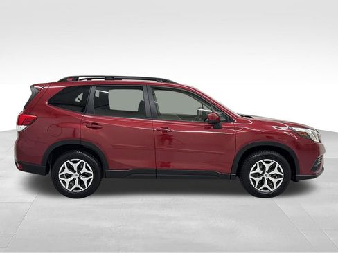 Used 2022 Subaru Forester Premium AWD/4WD image 9