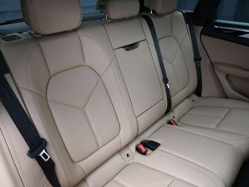 Certified 2025 Porsche Macan AWD/4WD image 29