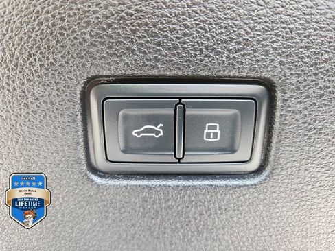 Used 2020 Audi Q8 Premium Plus AWD/4WD image 6