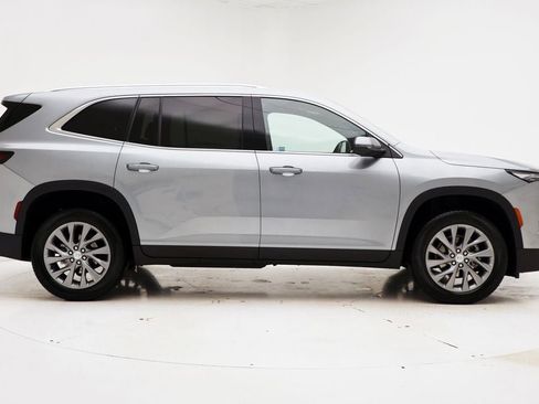 Used 2025 Buick Enclave Preferred image 3