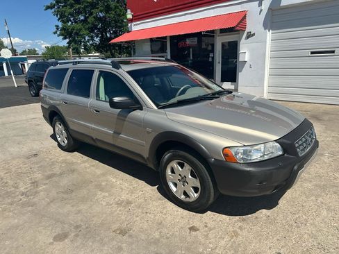 Used 2005 Volvo XC70 AWD/4WD image 3