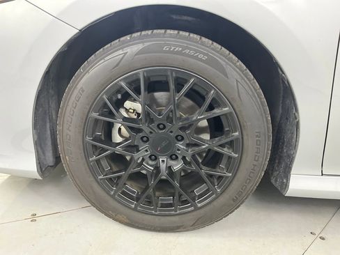 Used 2020 Toyota Camry LE image 9