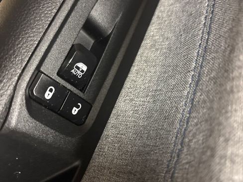 Used 2023 Jeep Compass Latitude image 32