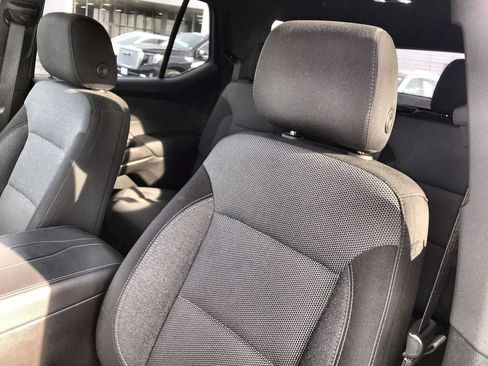 Used 2023 Chevrolet Traverse LT FWD image 11