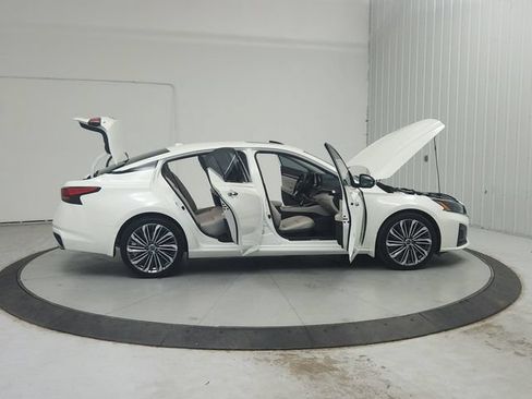 Used 2024 Nissan Altima 2.5 SL FWD image 17