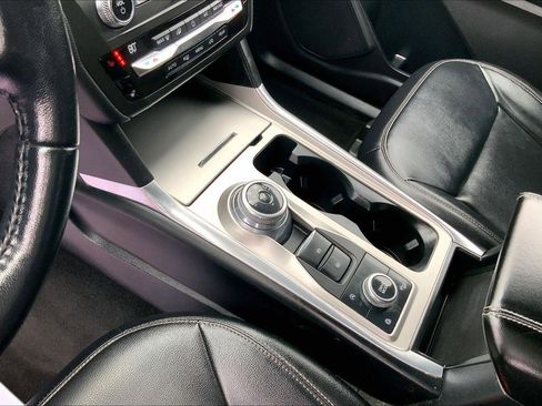 Used 2020 Ford Explorer XLT w/ Equipment Group 202A image 16