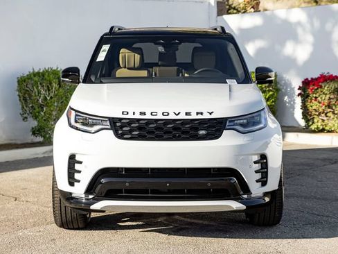 Used 2025 Land Rover Discovery Dynamic SE AWD/4WD image 3