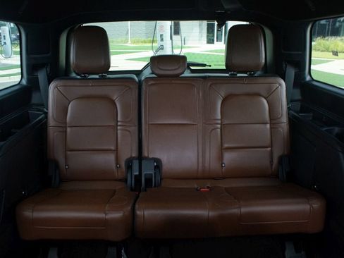 Used 2022 Lincoln Navigator Reserve AWD/4WD image 17