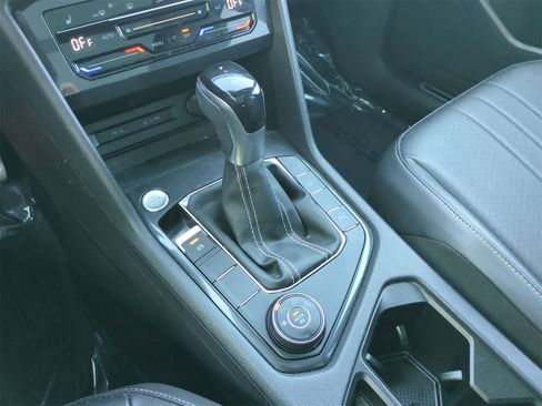 Used 2022 Volkswagen Tiguan SE R-Line image 32