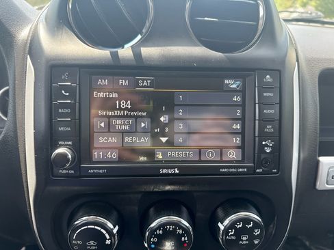 Used 2017 Jeep Compass Latitude AWD/4WD image 21