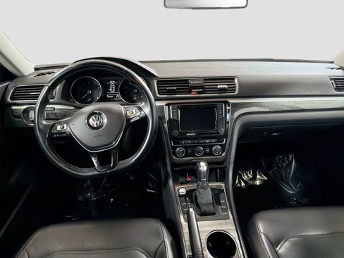 Used 2018 Volkswagen Passat 2.0T SE FWD image 24