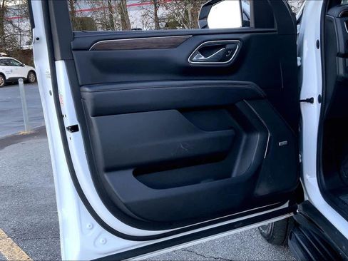 Used 2023 Chevrolet Suburban Premier image 21