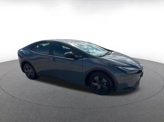 Used 2025 Toyota Prius LE video 2