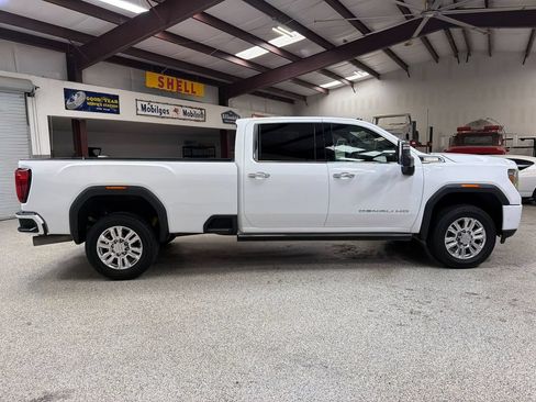 Used 2023 GMC Sierra 3500 Denali w/ Technology Package AWD/4WD image 9