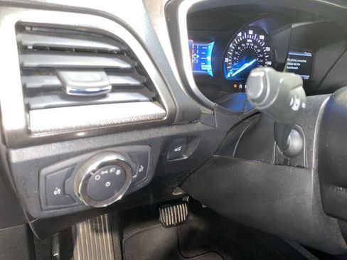 Used 2019 Ford Fusion SE FWD image 24