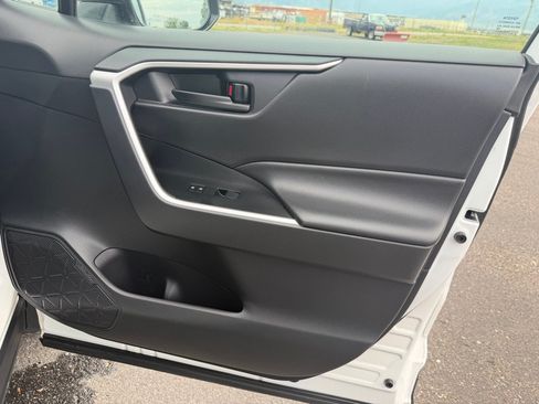Used 2024 Toyota RAV4 LE AWD/4WD image 15