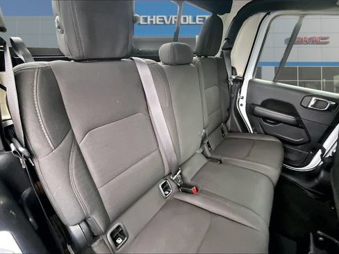 Used 2023 Jeep Gladiator Overland AWD/4WD image 26