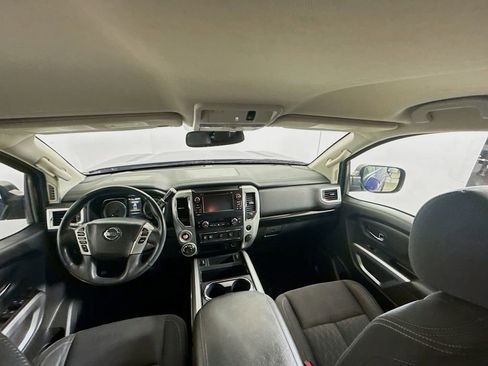 Used 2018 Nissan Titan SV w/ SV Convenience Package image 23