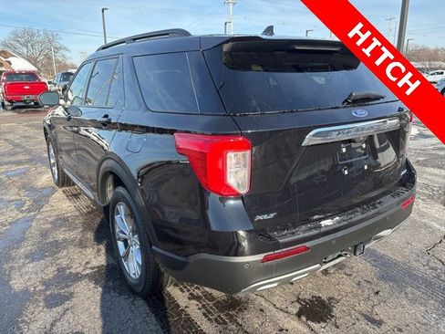Used 2022 Ford Explorer XLT w/ Equipment Group 202A image 3