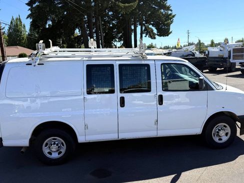 Used 2017 Chevrolet Express 2500 RWD image 5