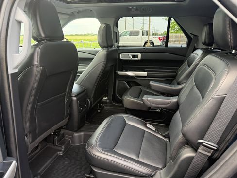 Used 2022 Ford Explorer Limited w/ Class IV Trailer Tow Package AWD/4WD image 11