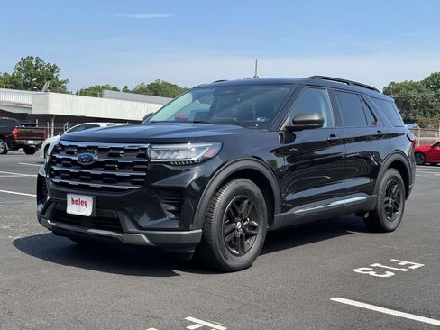 Used 2025 Ford Explorer Active RWD image 24