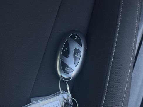 Used 2025 Hyundai Elantra SEL image 23